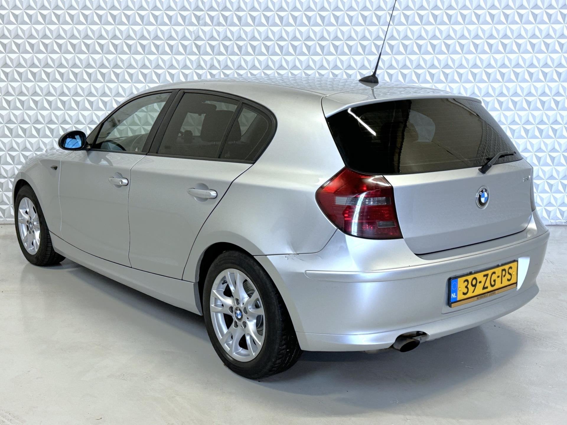 BMW 1-serie 118i Airco Leder 191.000km / HANDEL! (2008), 1-Serie, Achterwielaandrijving, Handgeschakeld, Verwarmde buitenspiegels
