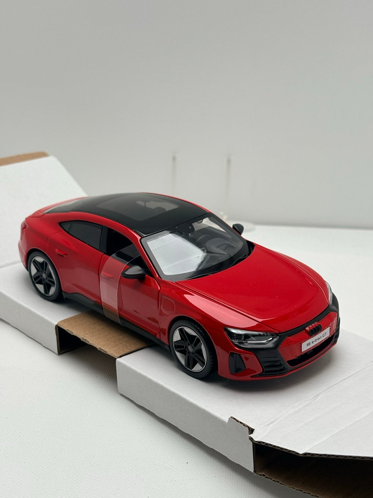 Maisto Special Edition 1:25 Audi RS e-tron GT Rood, Hobby en Vrije tijd, Maisto, Auto, Nieuw, Ophalen of Verzenden
