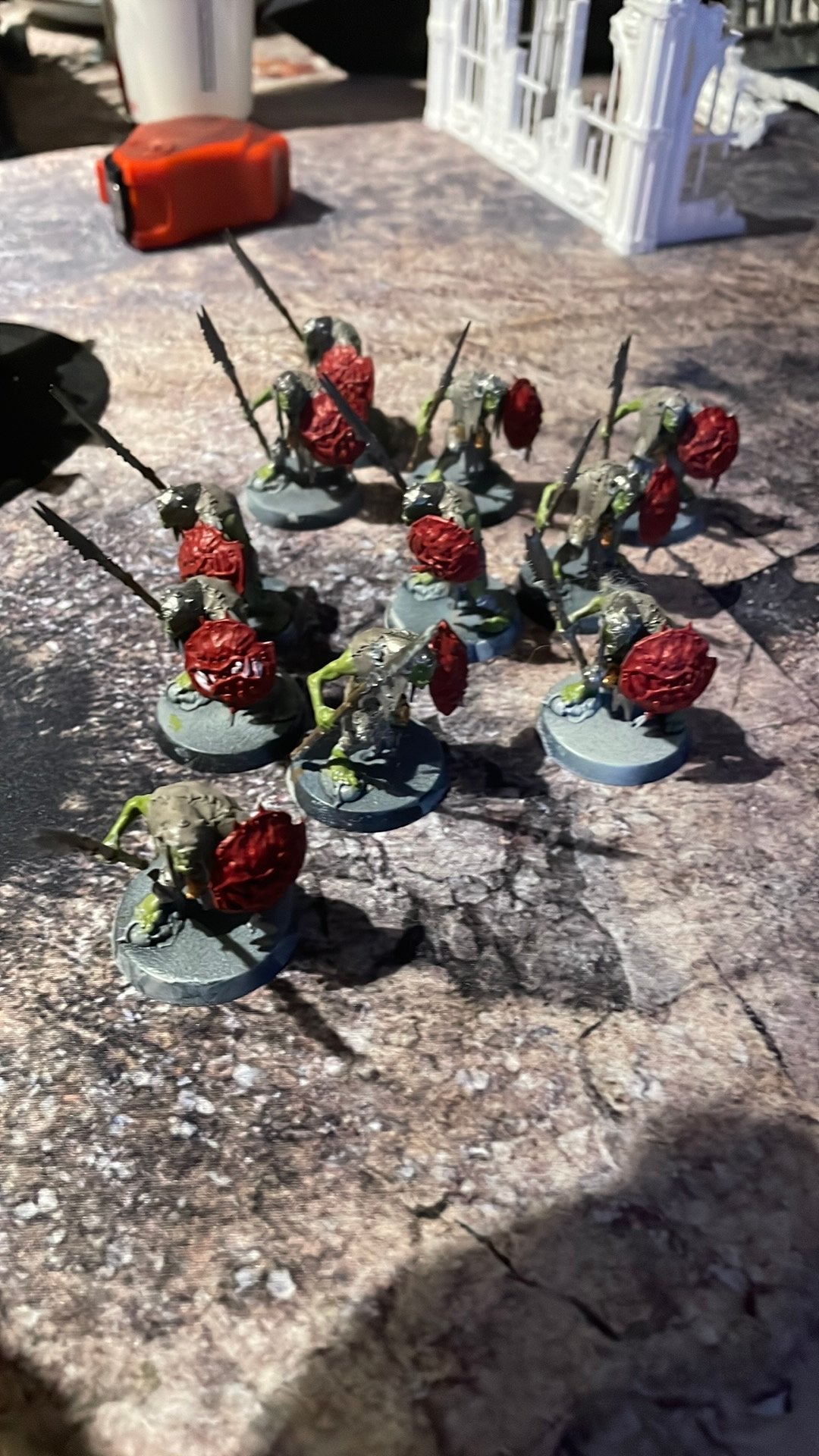 12 orks met speer en schild, Figuurtje(s), Warhammer, Ophalen of Verzenden, Zo goed als nieuw