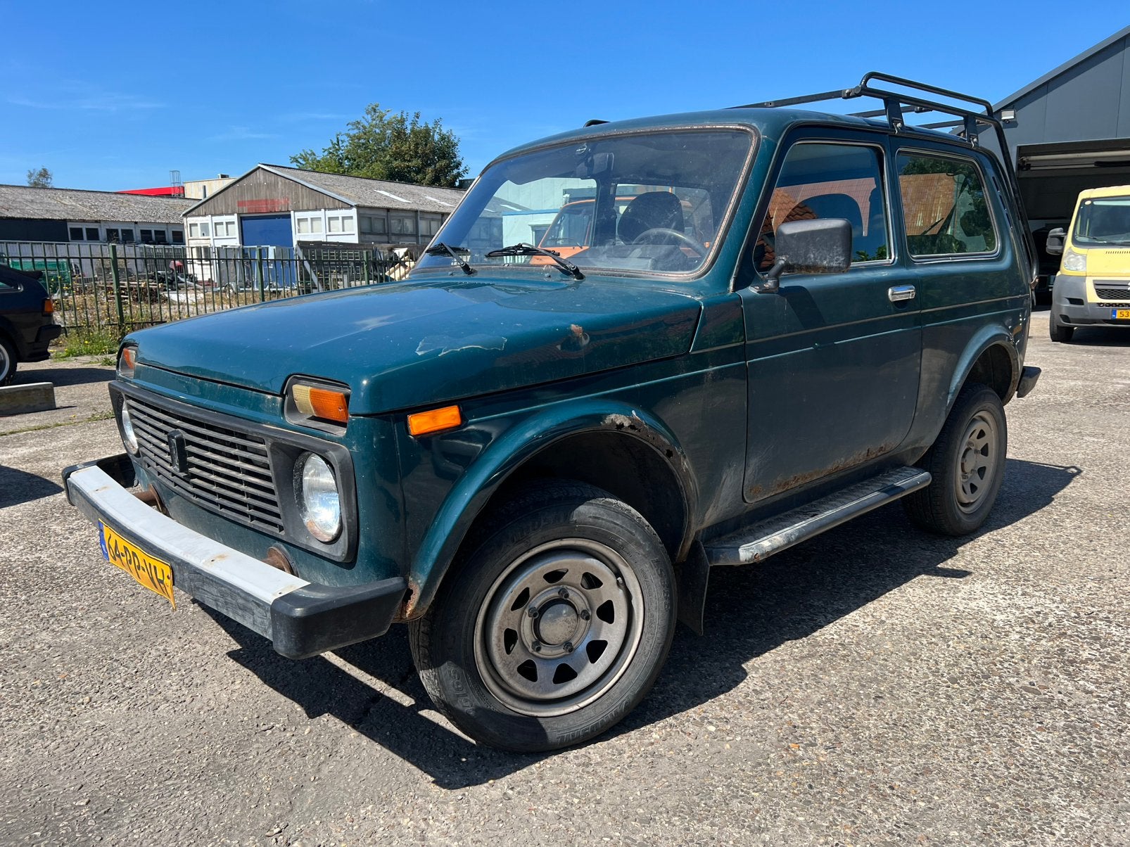 Lada Niva 1.7 I 4WD 2004 Groen OPKNAPPER, Auto's, Lada, Niva, Origineel Nederlands, Bedrijf, 81 pk