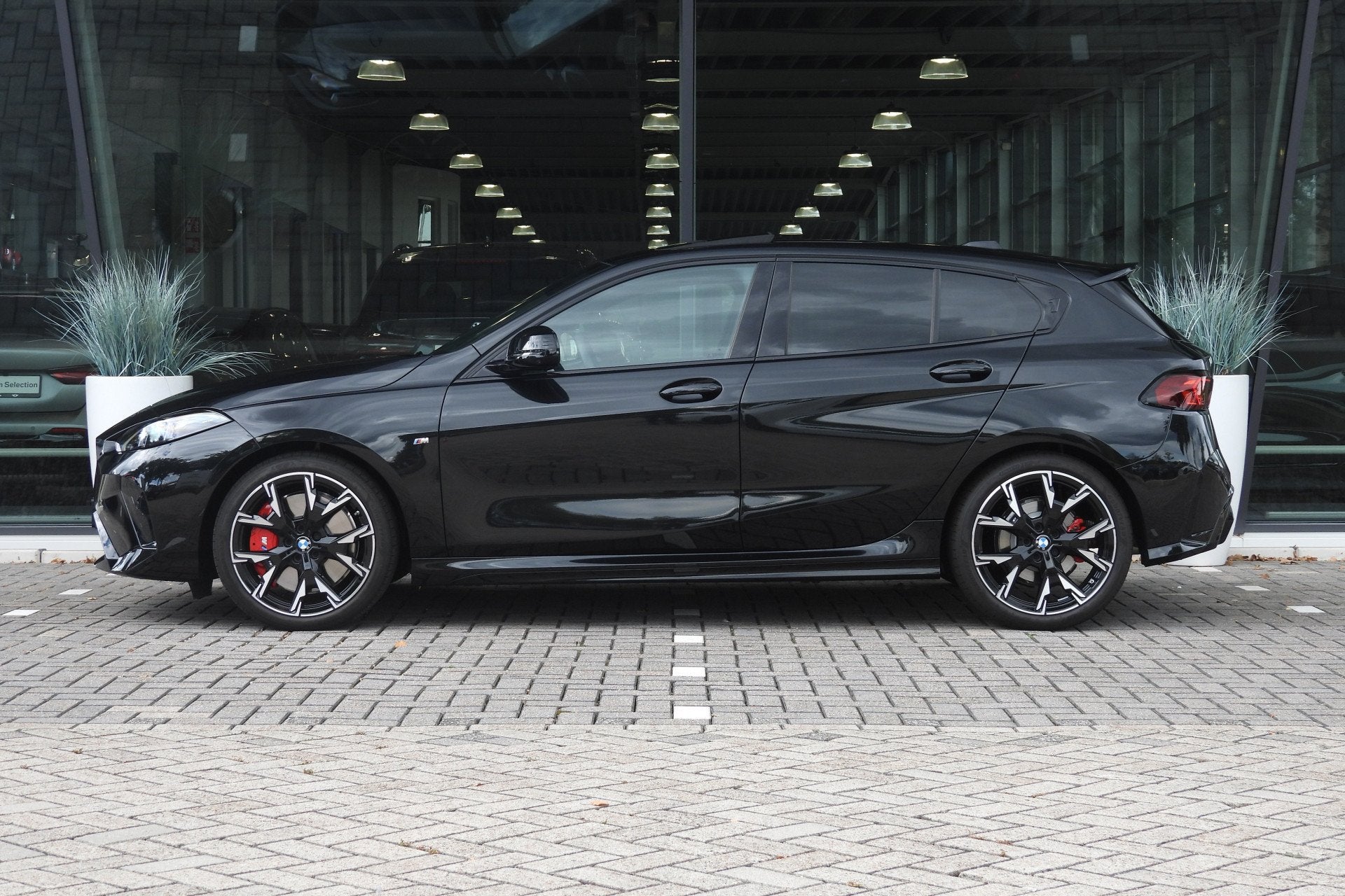 BMW 1 Serie 120 M Sport Automaat / Panoramadak / Sportstoele, Auto's, Zwart, 156 pk, Zwart, Bedrijf