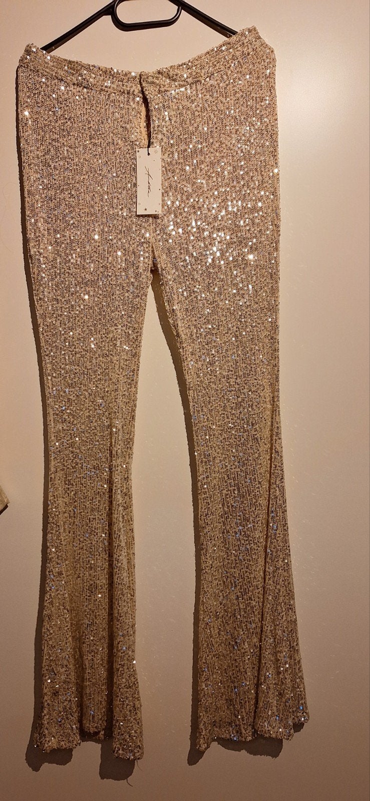 Gouden glitter broek met wijde pijpen - Nieuw met kaartje, Maat 38/40 (M), Nieuw, Ophalen of Verzenden, Onbekend