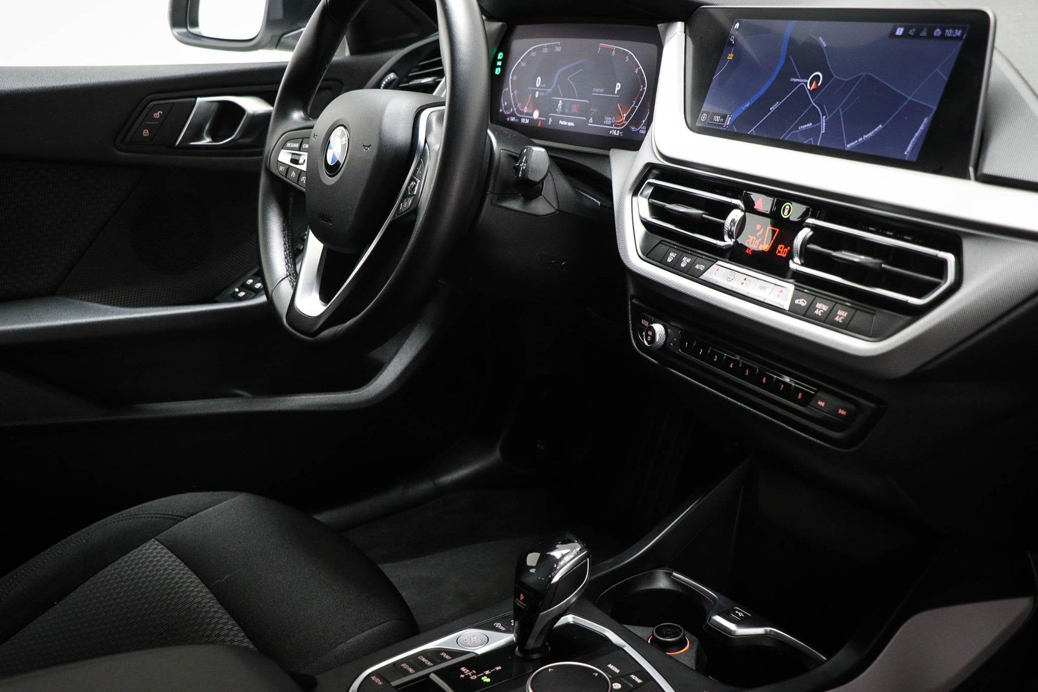 BMW 1-serie 118i Business Edition | PARKING PACK | DAB | APP, Auto's, Dealer onderhouden, Gebruikt, Wit, Origineel Nederlands