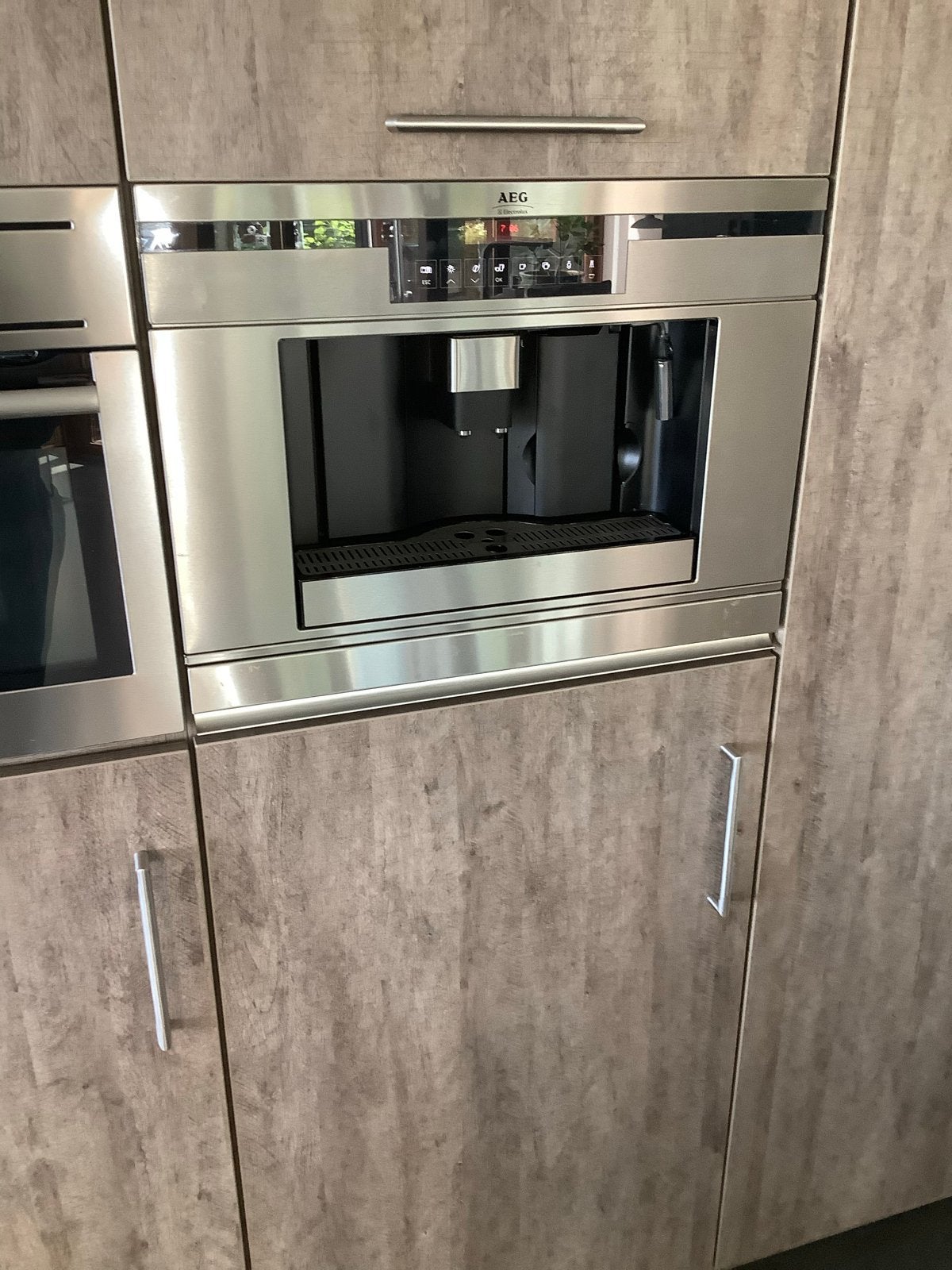 Inbouw AEG Koffiemachine - Zo goed als nieuw, Ophalen, Afneembaar waterreservoir, 10 kopjes of meer, Koffiemachine