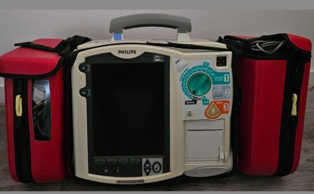 2xPhilips HeartStart MRx Defibrillator met tassen, Diversen, Verpleegmiddelen, Ophalen of Verzenden, Gebruikt
