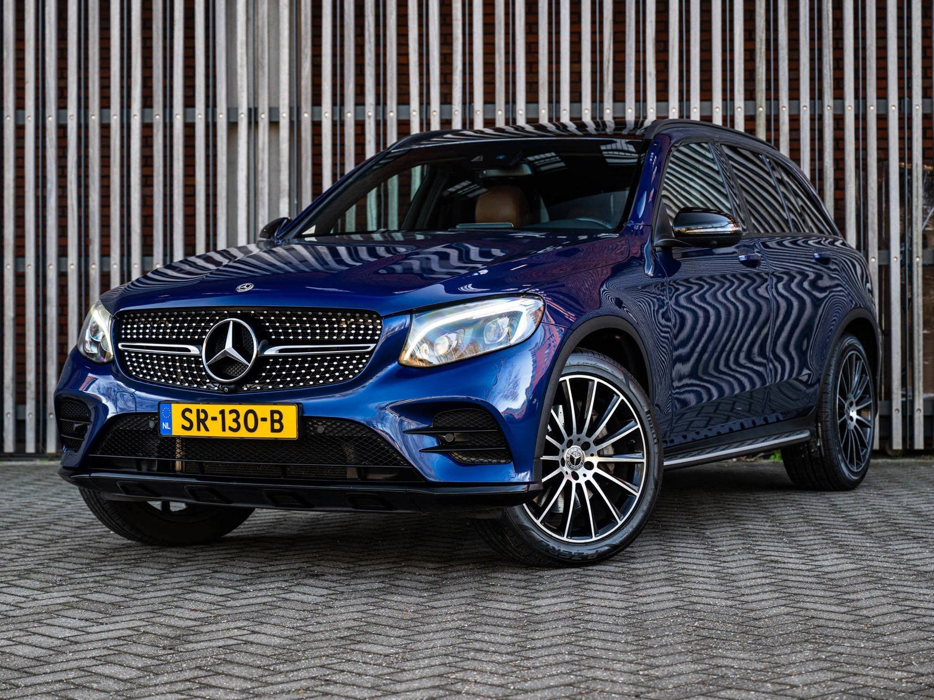 Mercedes-Benz GLC-klasse 250 4MATIC Premium Plus |NL-AUTO|DE, Auto's, Automaat, Dealer onderhouden, 15 km/l, Gebruikt