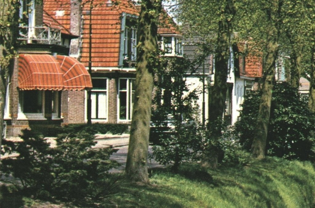 38221	Oosterwolde	t Wijkje	80+ Fr mooie zegel	 Torenvalk, Verzamelen, Ansichtkaarten | Nederland, Ophalen of Verzenden, 1980 tot heden