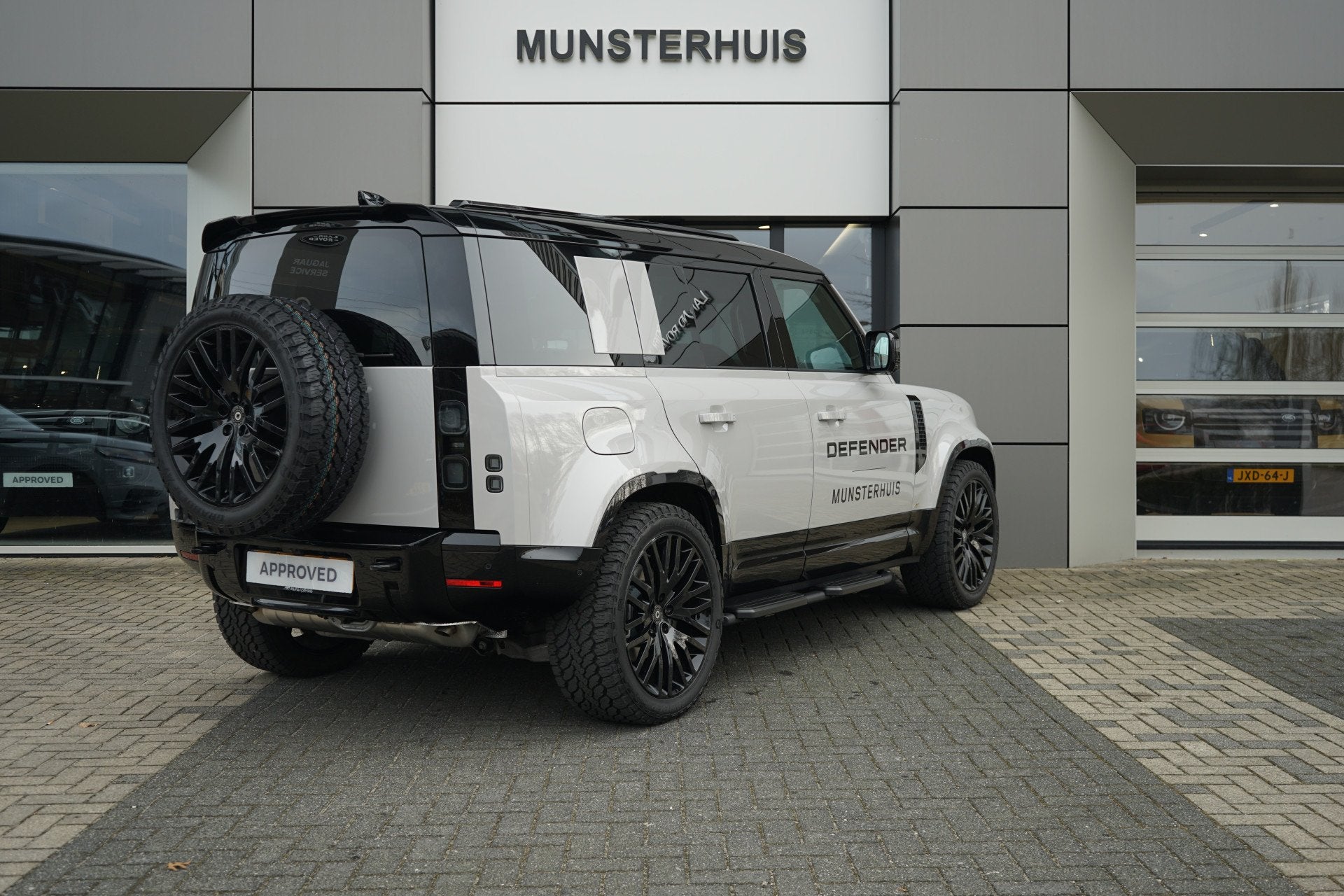 Land Rover Defender 110 P300e 110 X-Dynamic HSE | Facelift |, Automaat, 12 maanden, Gebruikt, Euro 6