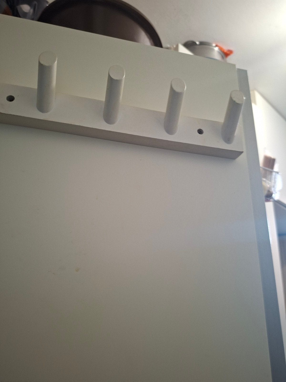 Opbergkast met glazen deur en metalen planken, Ophalen, Gebruikt