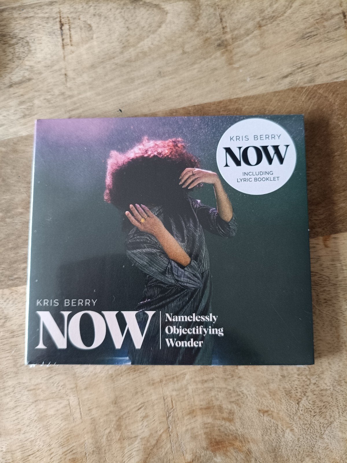 Kris Berry - NOW (CD met lyric booklet), Ophalen of Verzenden, Inclusief boekje, Nieuw in verpakking, Singer-songwriter