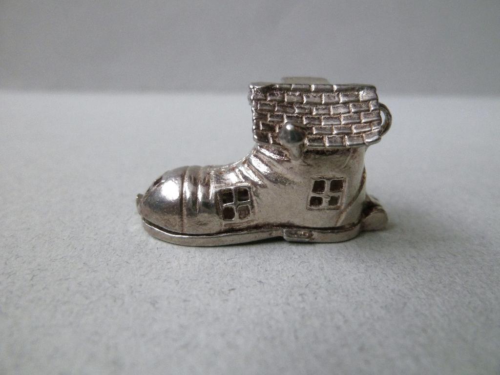 Grote oude Chim bedel zilver Schoenhuisje opent kinderen, Sieraden, Tassen en Uiterlijk, Antieke sieraden, Verzenden, Zilver, Hanger