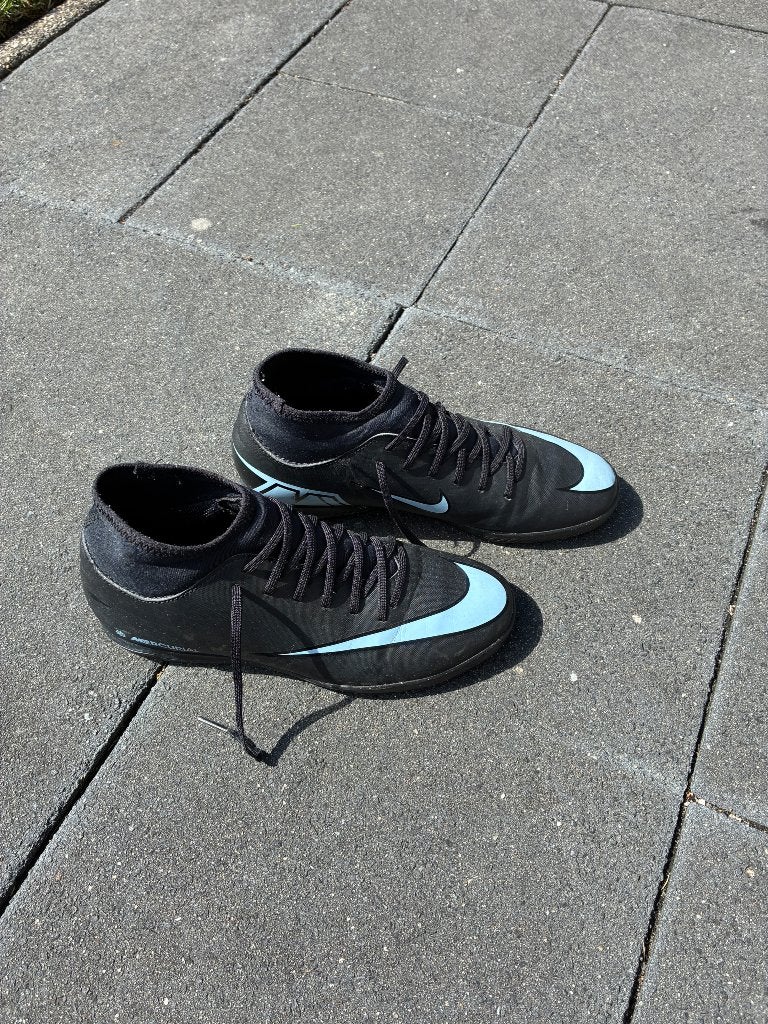 Nike zaalvoetbalschoenen maat 39, Ophalen, Maat XS of kleiner, Schoenen, Zo goed als nieuw