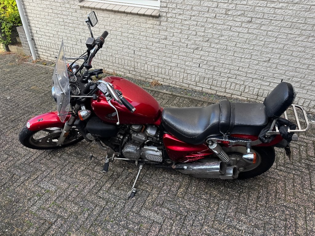 Honda VF700 MAGNA, 700 cc, Cardan-aandrijving, Occasion, 4 cilinders