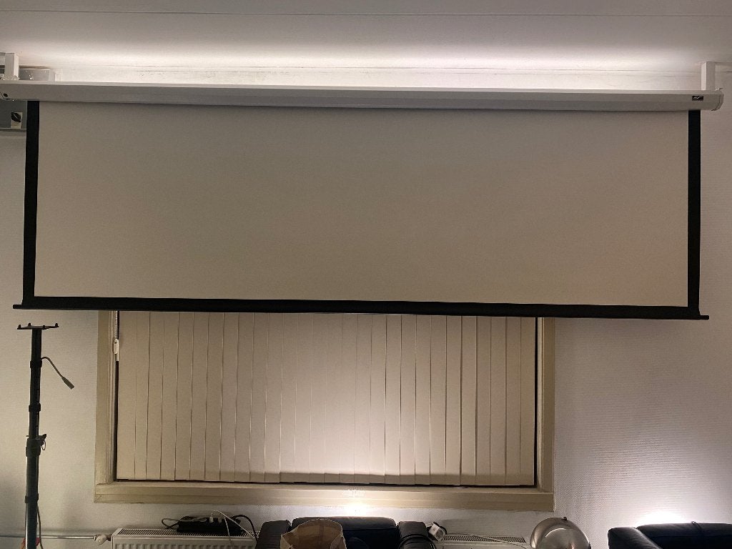 Infocus 3138 HD Beamer met Elite Electrisch Beamerscherm, Ophalen, LED, Zo goed als nieuw, Beamer Infocus 3138 HD. / Scherm van Elite