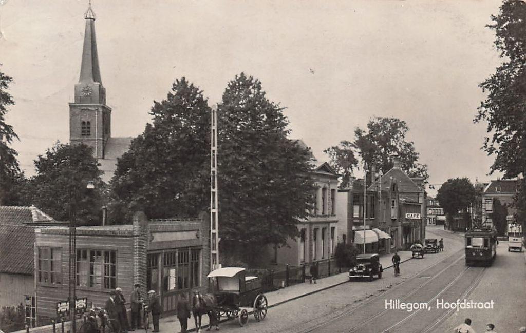 V888 Hillegom Hoofdstraat TRAM paard en wagen, Verzamelen, Ansichtkaarten | Nederland, Ophalen of Verzenden, 1940 tot 1960, Gelopen