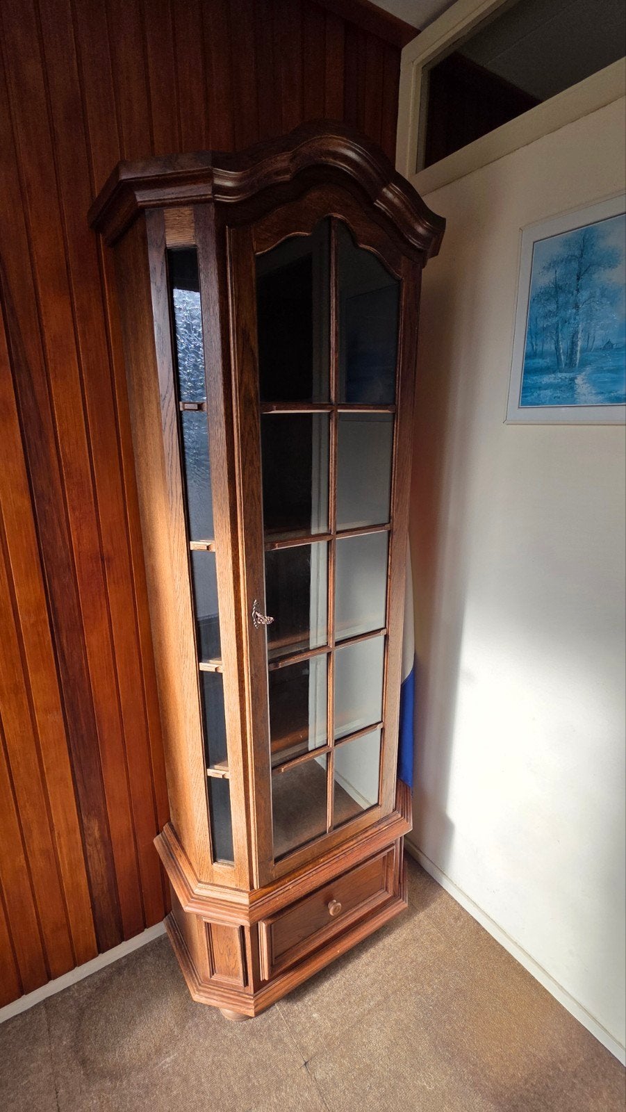Antieke houten vitrinekast met lade, Ophalen