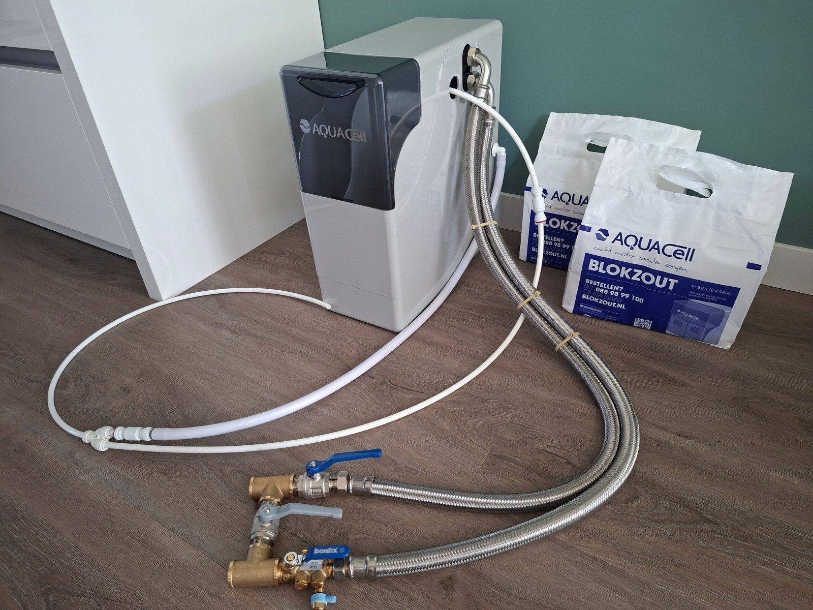 Complete Aquacell waterontharder met bypass slangen zout enz, Witgoed en Apparatuur, Waterontharders, Zo goed als nieuw, Waterontharder met zout