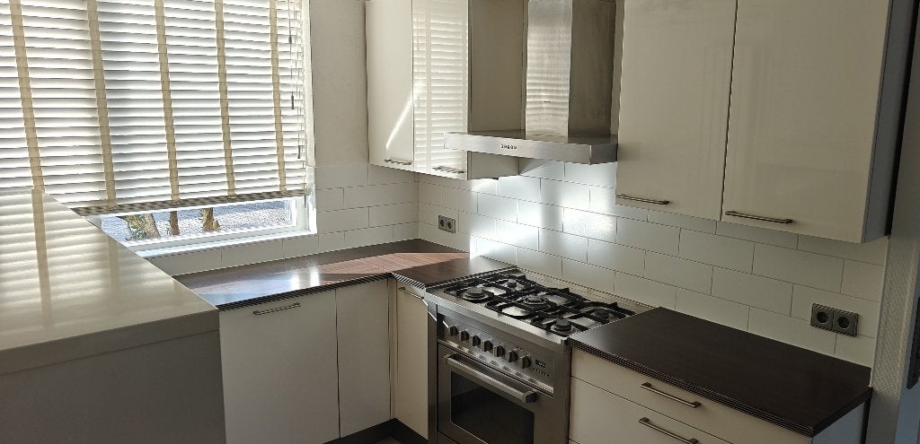 Keuken, Siemens aparatuur, L-vorm met koel/magnetron kast, Ophalen, Gebruikt, Wit, Hoekkeuken