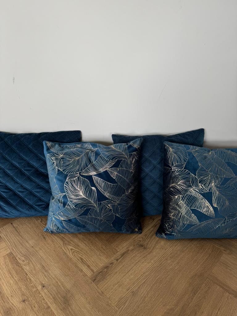 Mooie blauwe sierkussens met gouden details, Ophalen, Zo goed als nieuw, Blauw, Vierkant