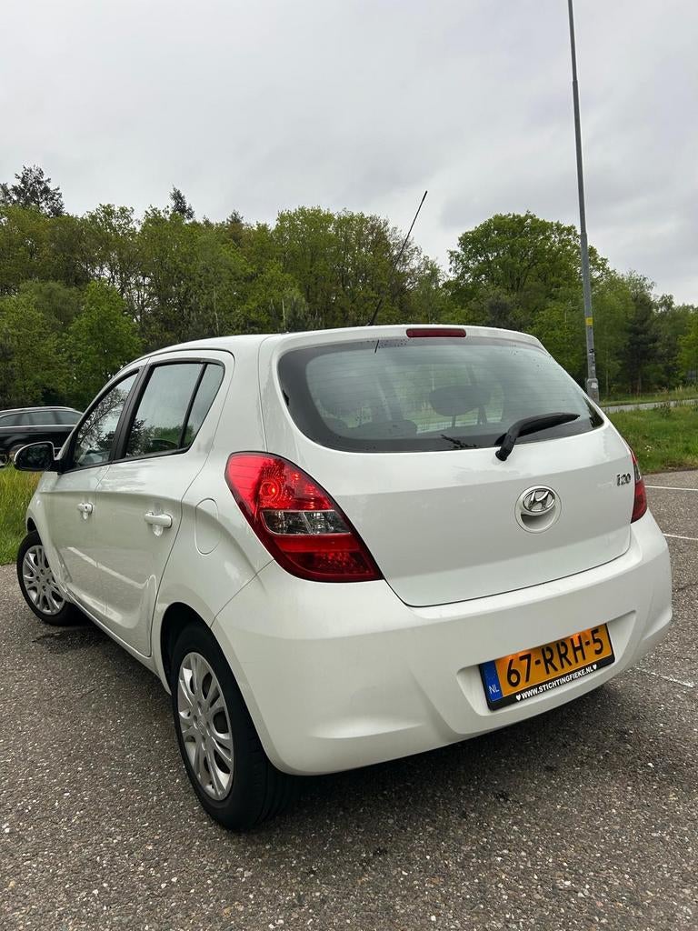 Hyundai i20 1.2 5-DRS 2011 Wit, Auto's, 450 kg, 31 €/maand, 4 cilinders, Wit
