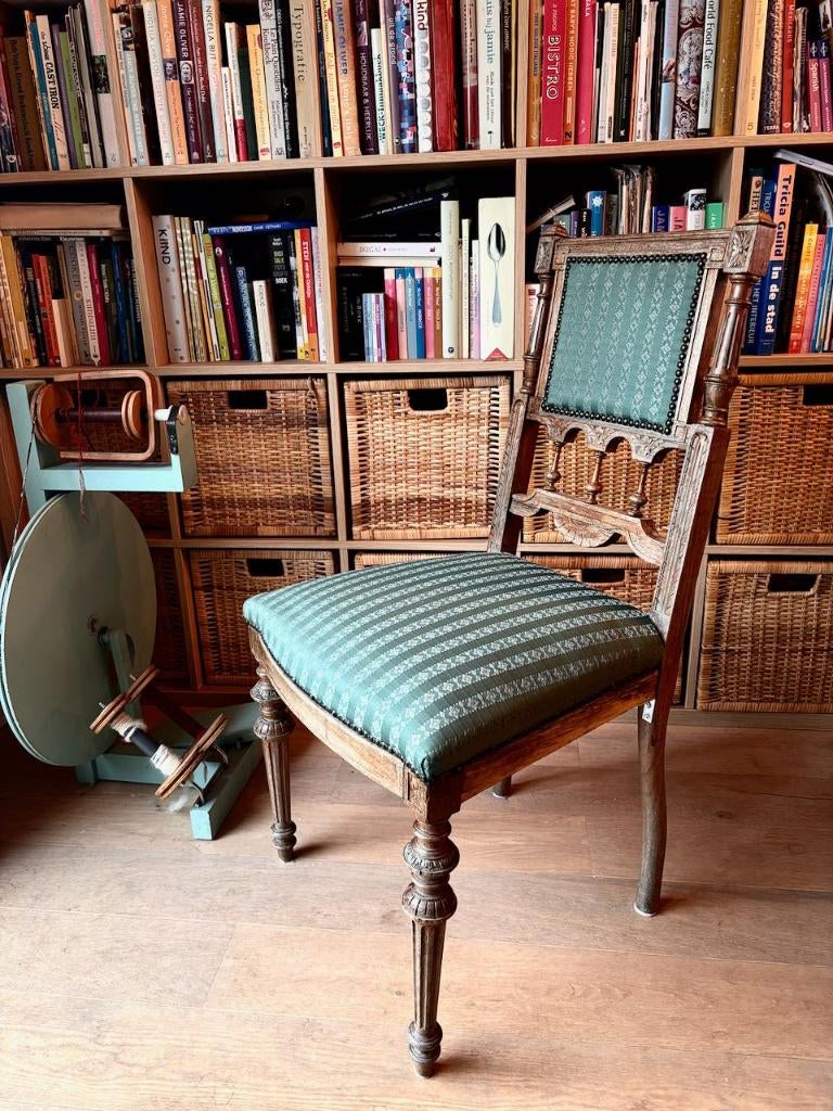 brocante bewerkt houten stoeltje, Antiek en Kunst, Ophalen