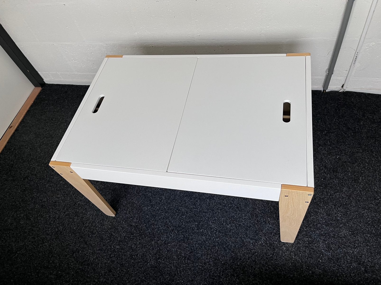 Witte krijtbord kindertafel met houten poten - 60x90x52 cm, Ophalen, Zo goed als nieuw