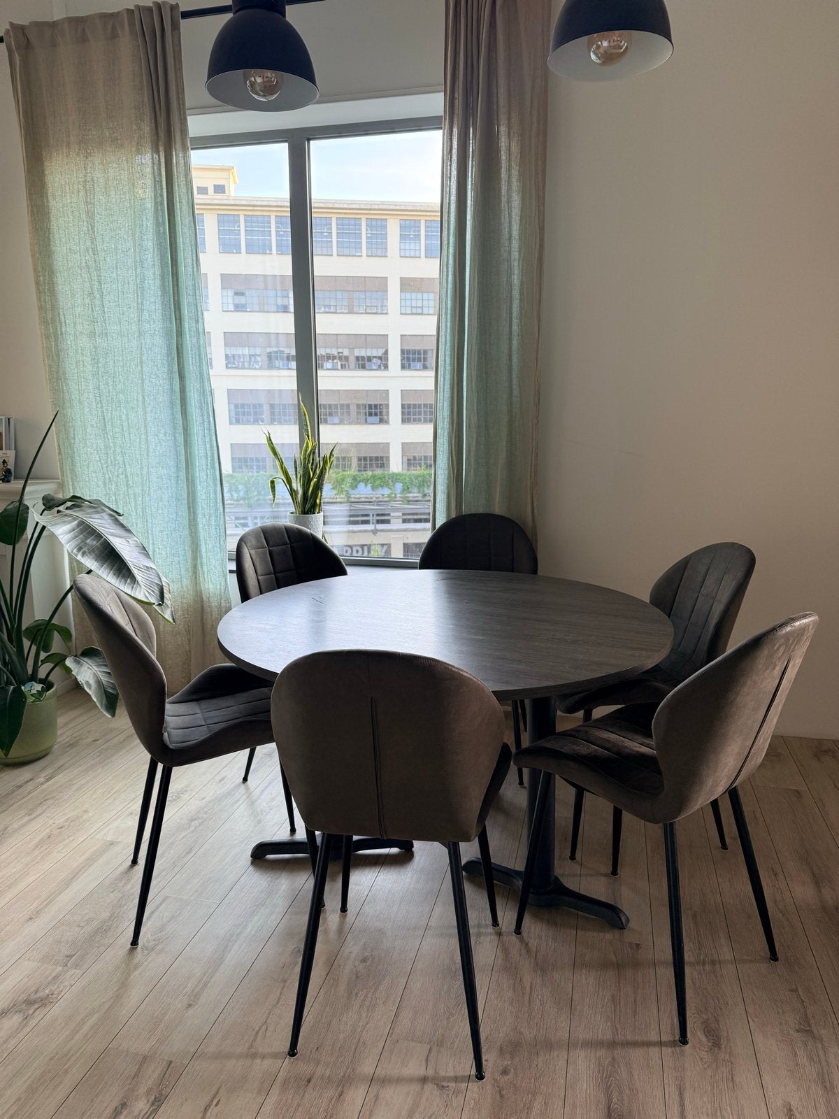 Moderne ronde eettafel met 8 stoelen, Huis en Inrichting, Tafels | Eettafels, Ophalen, 100 tot 150 cm, Rond, Zo goed als nieuw