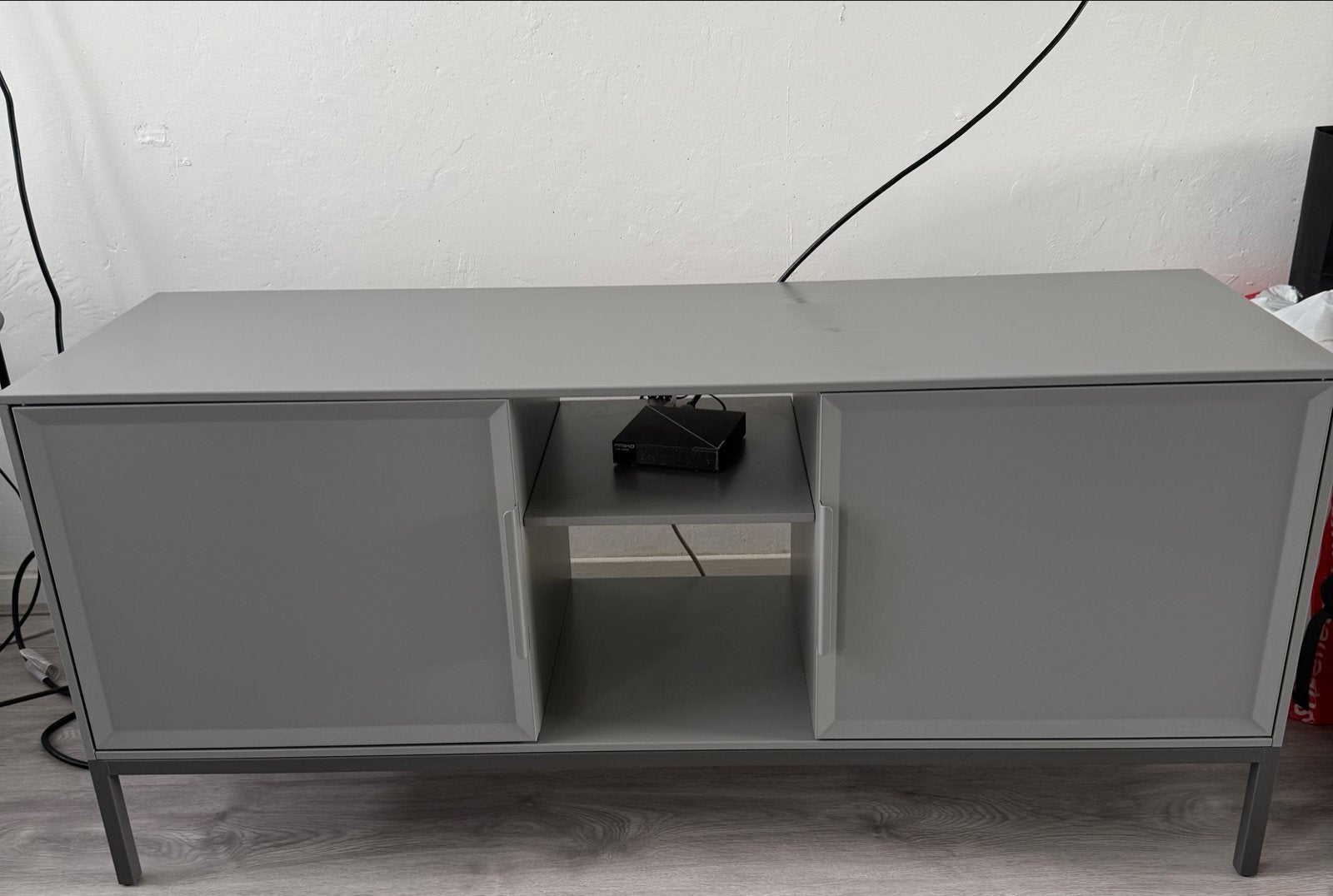 IKEA TV-meubel, grijs, met opbergruimte ZO GOED ALS NIEUW!, Huis en Inrichting, Kasten | Televisiemeubels, Ophalen, Gebruikt, 100 tot 150 cm