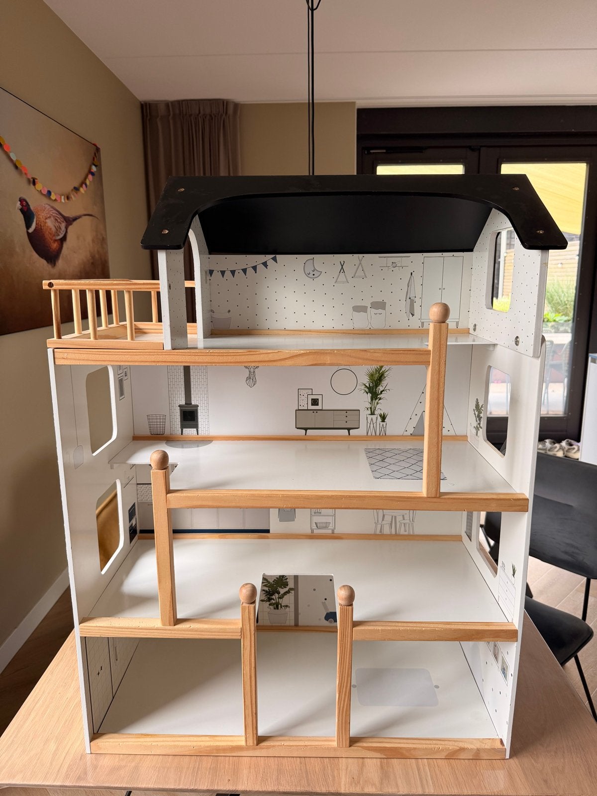 Groot houten poppenhuis met meubels en poppetjes, Kinderen en Baby's, Ophalen, Gebruikt, Poppenhuis