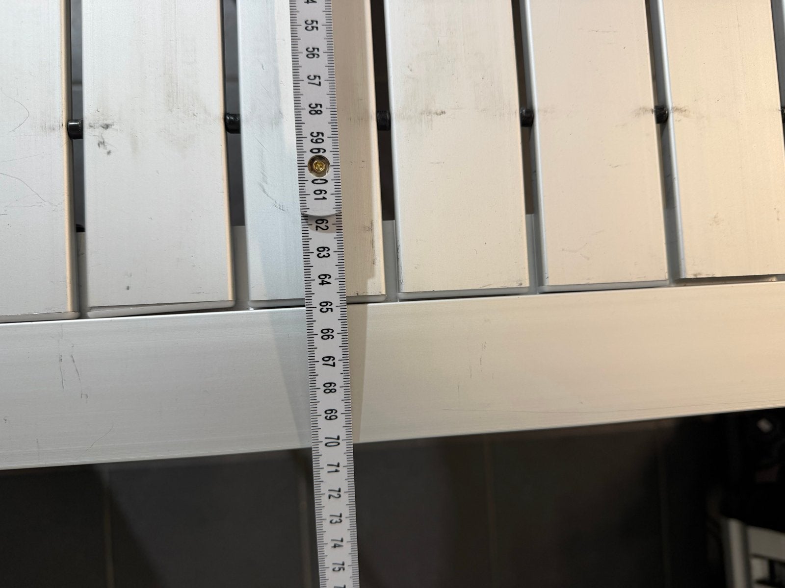 Handige opvouwbare campingtafel met aluminium lammelen, Ophalen of Verzenden, Gebruikt, Campingtafel