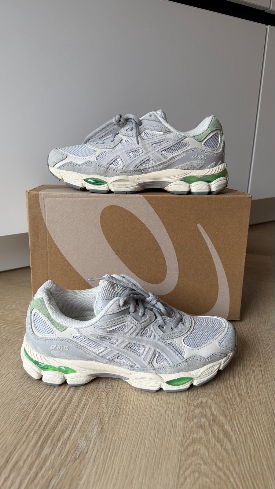 ASICS Gel-NYC Cloud Grey Maat 39 Nieuw met tags, Ophalen of Verzenden, Nieuw, Grijs, Sneakers of Gympen