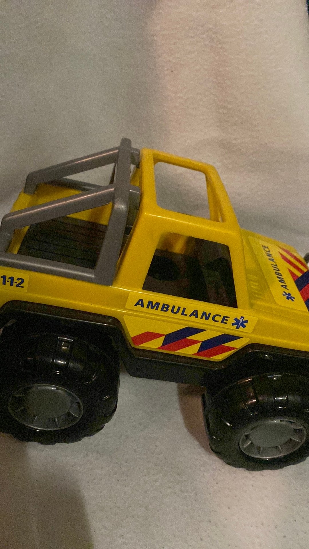 Grote speelgoed auto ambulance, Ophalen, Zo goed als nieuw