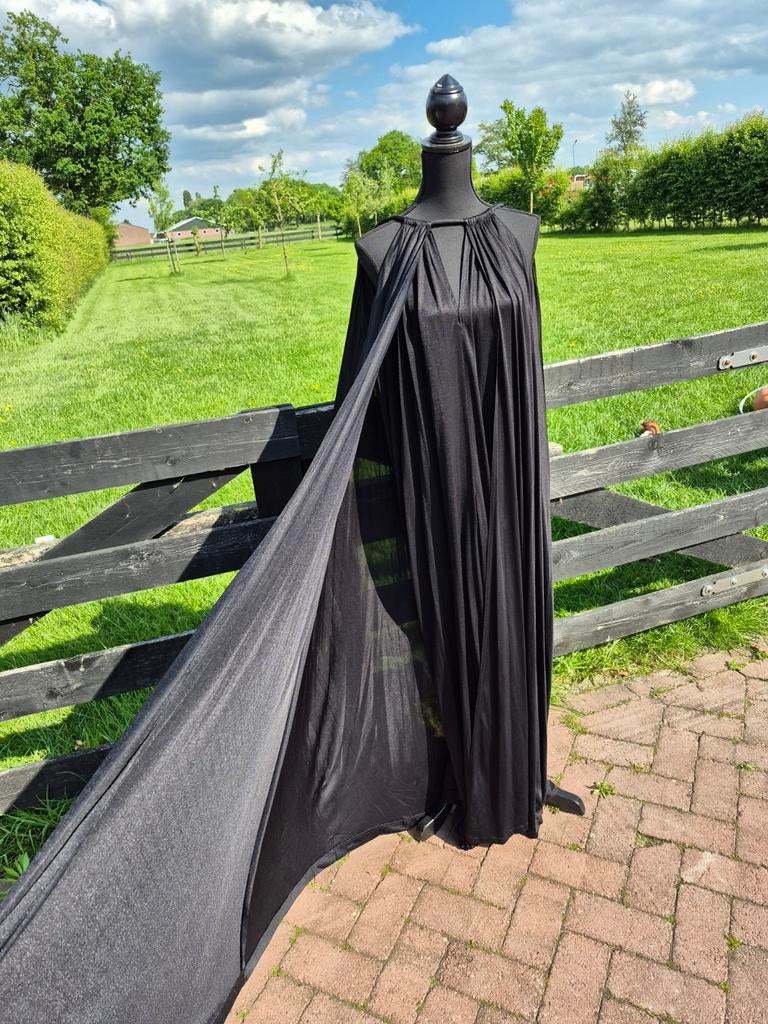 Vintage frank Usher broekpak met lange schoudercape zwart 36, Kleding | Dames, Gelegenheidskleding, Galajurk, Zwart, Ophalen of Verzenden