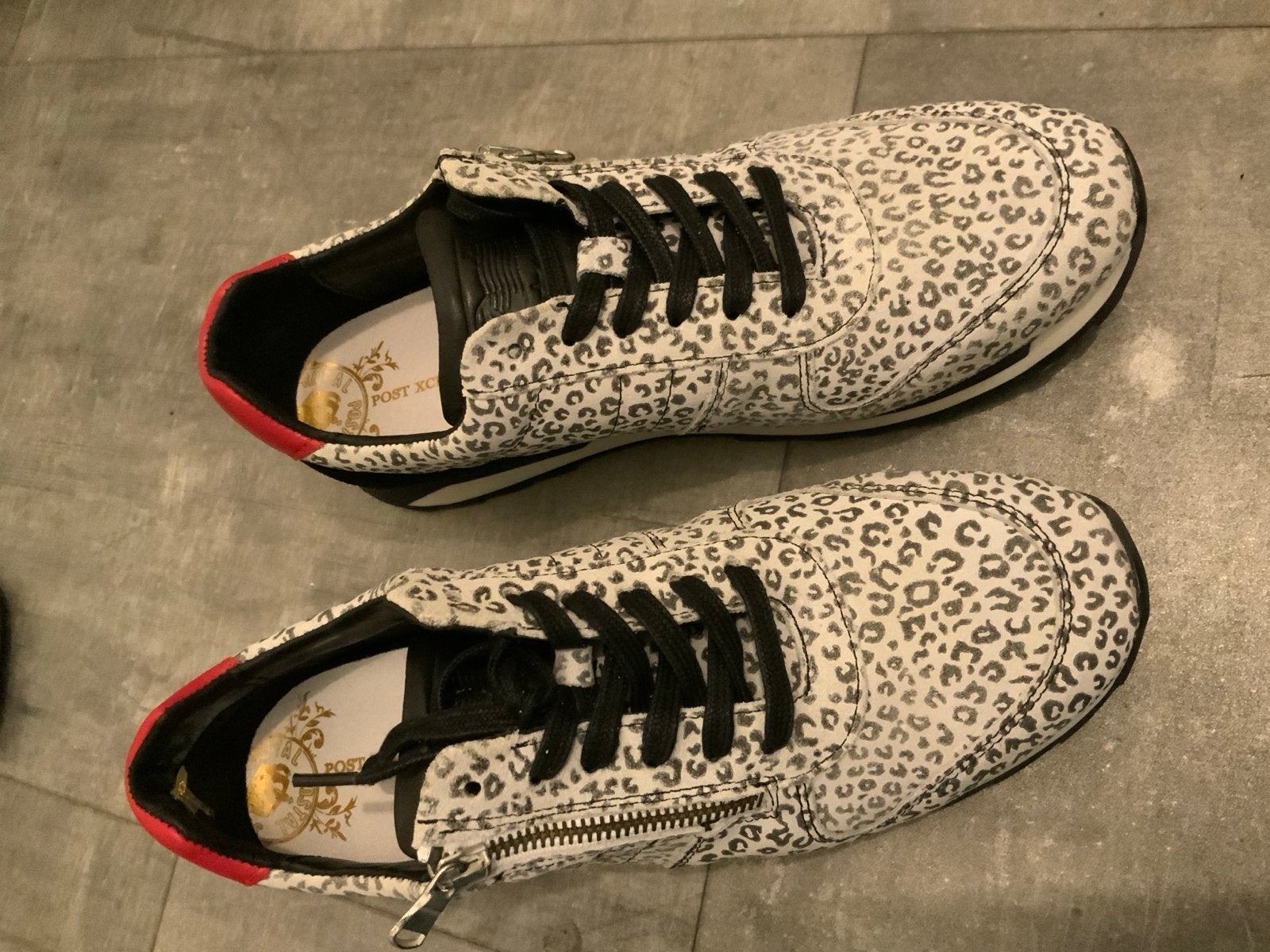 Nieuw ongedragen Post Xchange sneakers met luipaardprint  41, Wit, Nieuw, Ophalen of Verzenden, Sneakers of Gympen