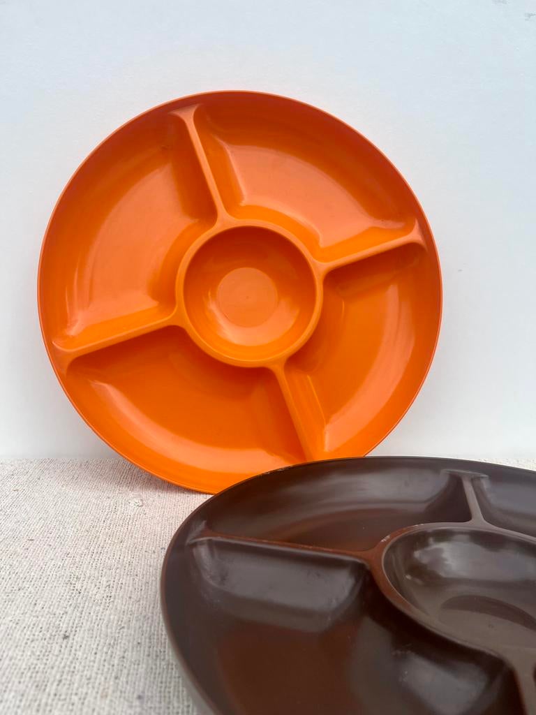 Vintage borrelschaal vakken diner bruin retro, Huis en Inrichting, Keuken | Tupperware, Schaal, Oranje, Ophalen of Verzenden, Zo goed als nieuw