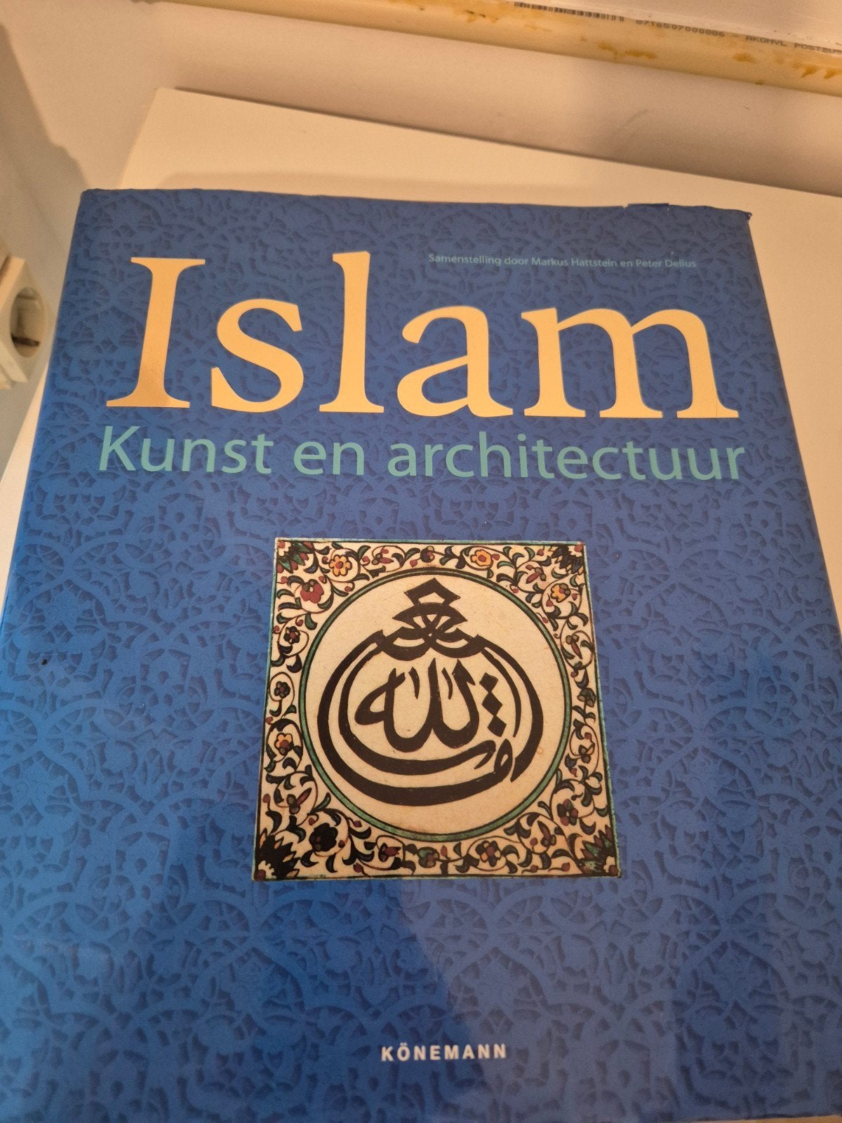 Islam: Kunst en architectuur -Markus Hattstein, Peter Delius, Boeken, Kunst en Cultuur | Architectuur, Ophalen of Verzenden, Gelezen