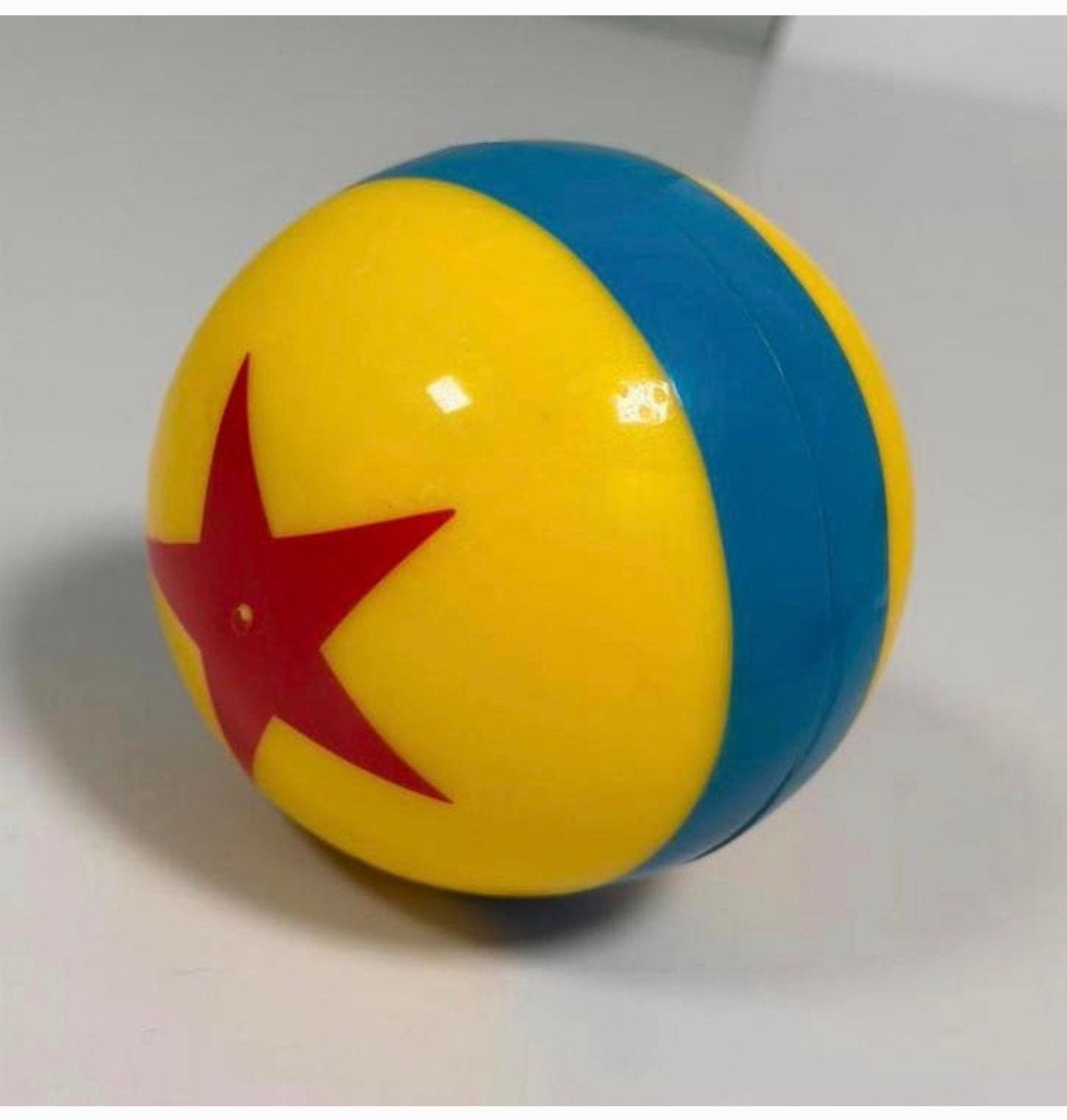 Disney parks Pixar Toy Story Luxo Bal 4” 10cm – NIEUW ball, Beeldje, Replica of Model, Nieuw, Ophalen of Verzenden, H