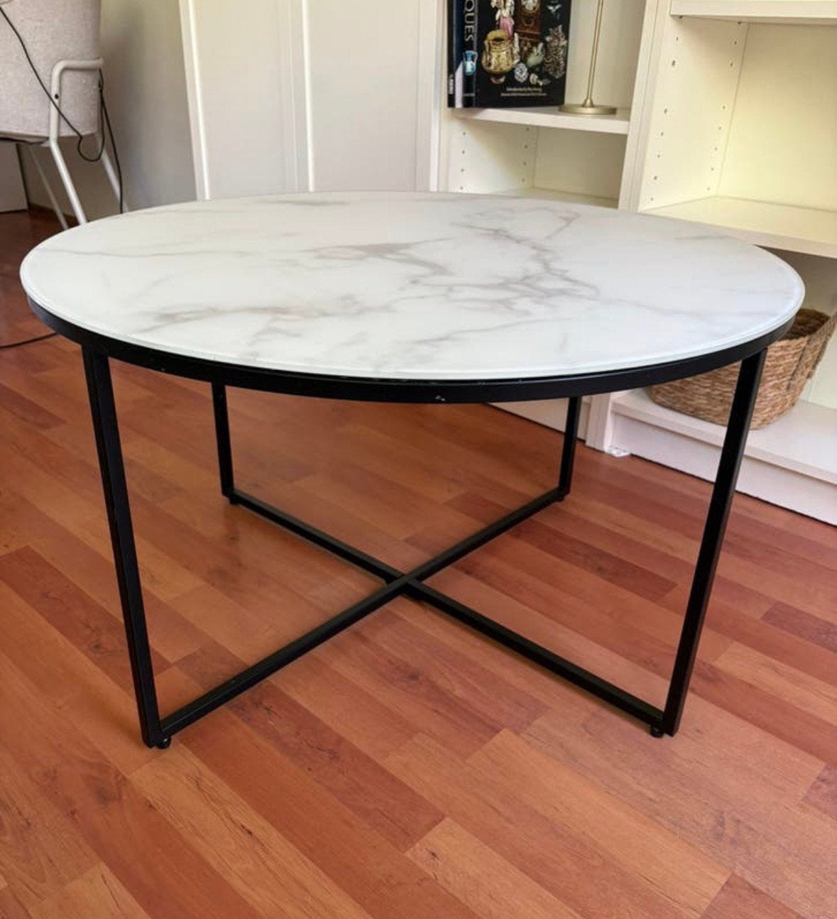 Westwing salontafel marmerlook, zwart metalen onderstel, Ophalen, 100 tot 150 cm, Rond, 50 tot 100 cm