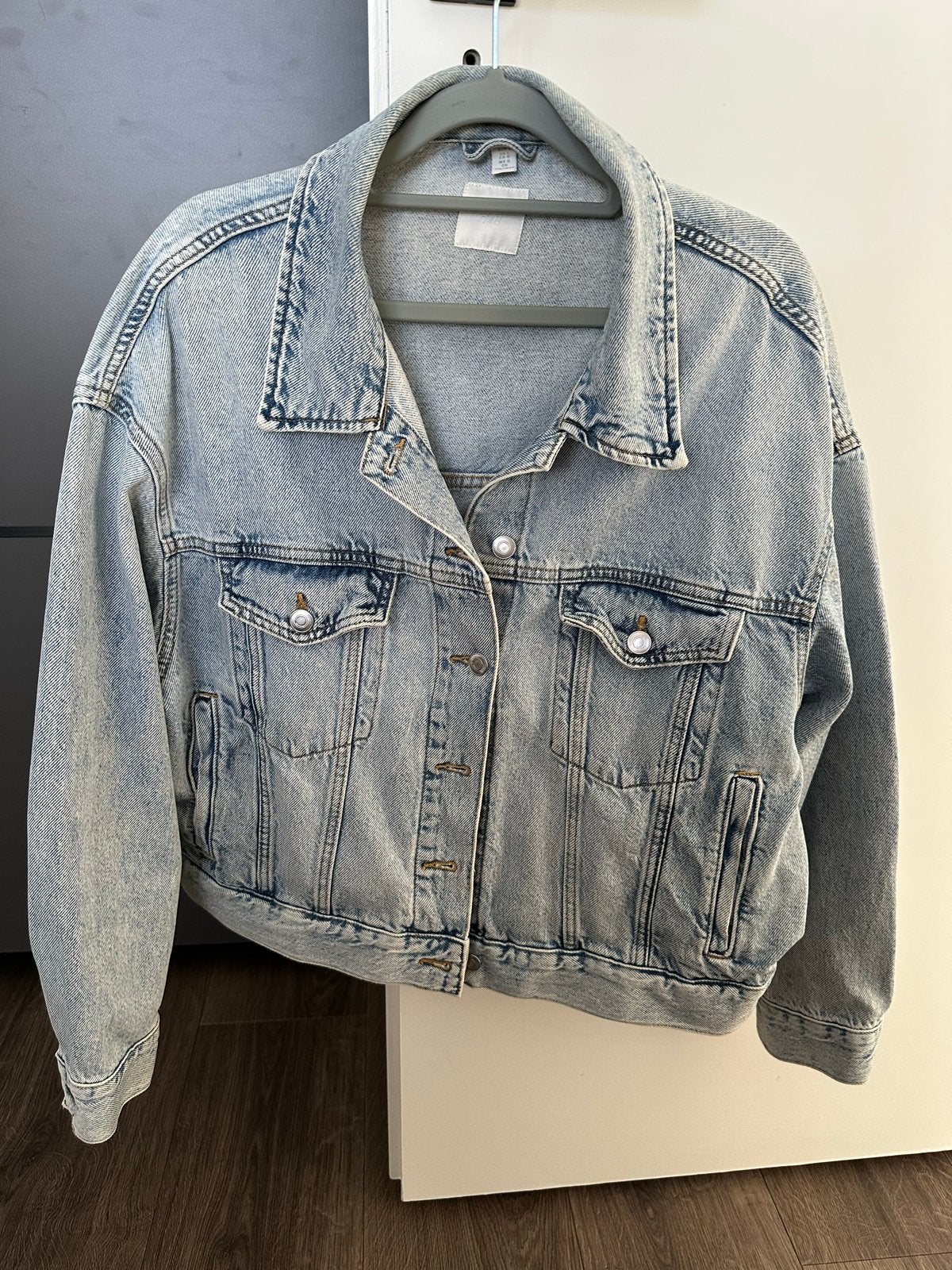 Stoere spijkerjas in lichtblauw denim, Ophalen of Verzenden, Zo goed als nieuw, Maat 42/44 (L), Blauw