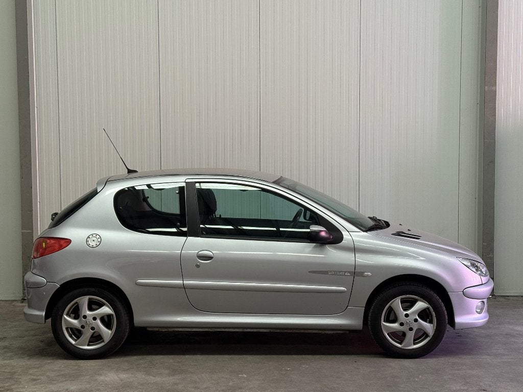 Peugeot 206 1.6/Silverline/airco/3D/NAP/APK/, Auto's, Voorwielaandrijving, 40 €/maand, Airbags, Handgeschakeld