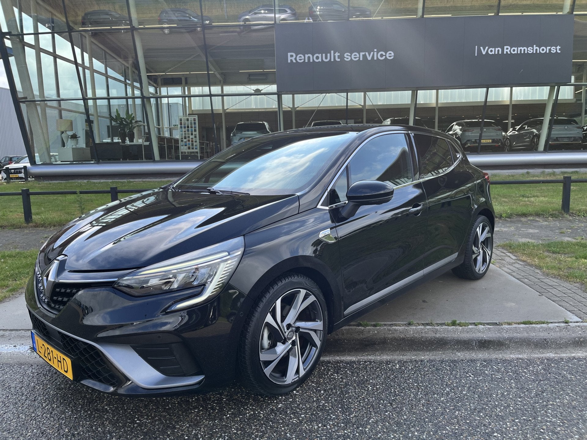 Renault Clio 1.6 E-Tech Hybrid 140 PK R.S. Line / Automaat /, Auto's, 28 km/l, Gebruikt, 4 cilinders, Zwart