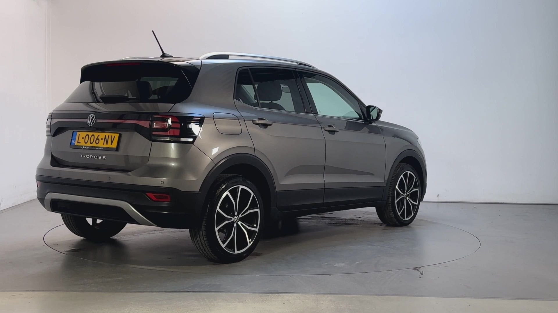 Volkswagen T-Cross 1.0 TSI 110pk Style LED Camera Stoelverwa, Auto's, Voorwielaandrijving, Dealer onderhouden, T-Cross, Gebruikt