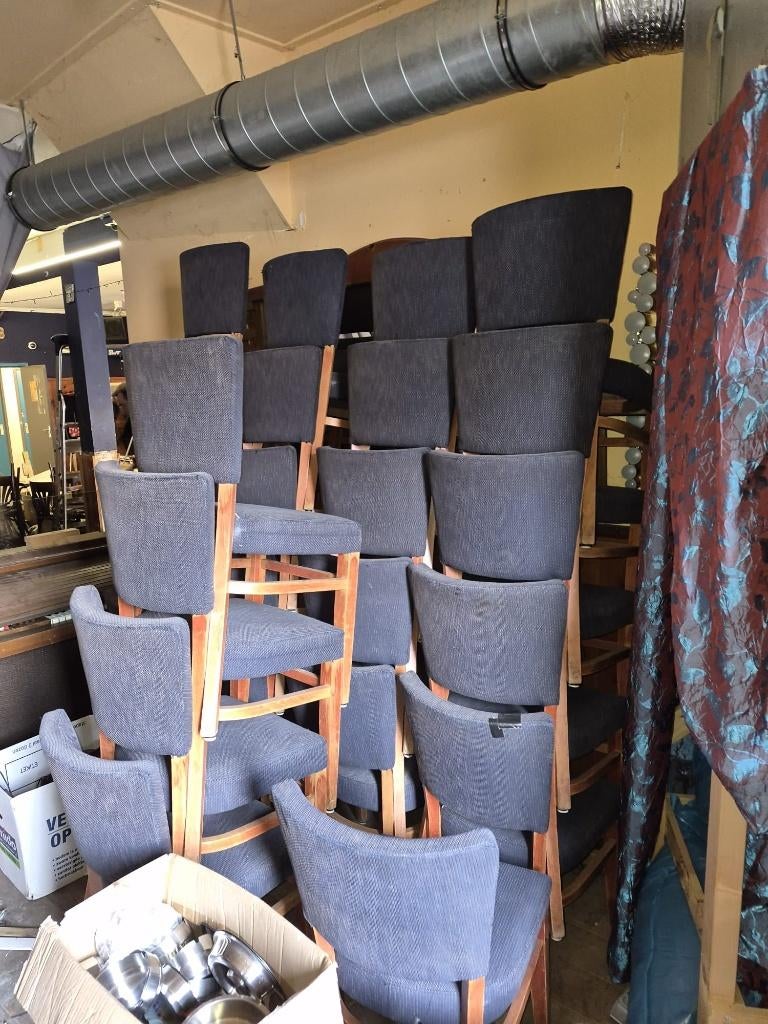 32 Houten stoelen (vervoort), Ophalen, Gebruikt, Blauw, Stof