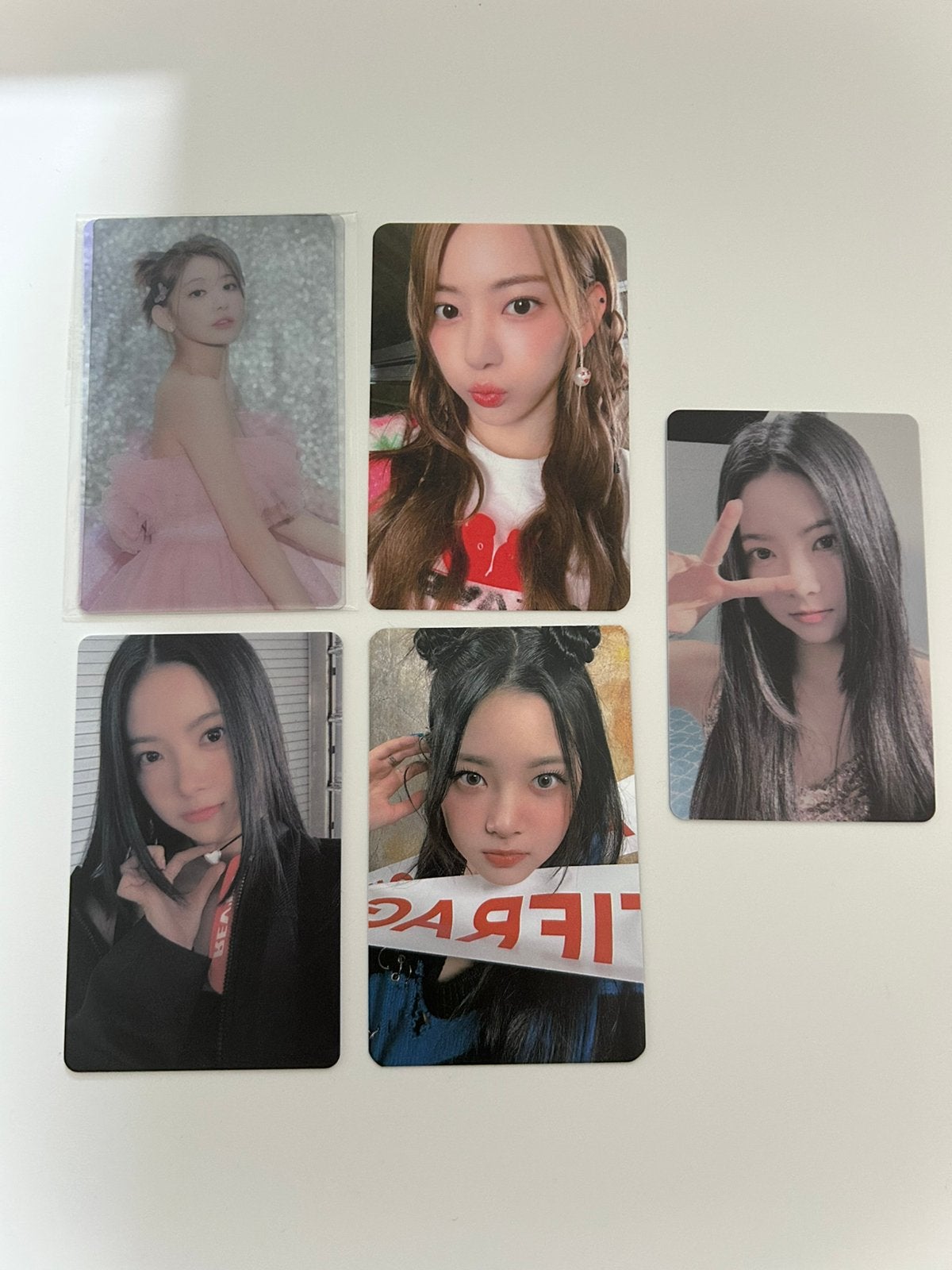 kpop le sserafim photocards, Ophalen of Verzenden, Zo goed als nieuw, Foto of Kaart
