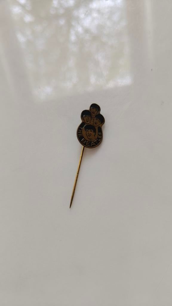 Vintage The Beatles Speldje Pin - Muziek Memorabilia, Ophalen of Verzenden, Gebruikt, Overige onderwerpen, Speldje of Pin