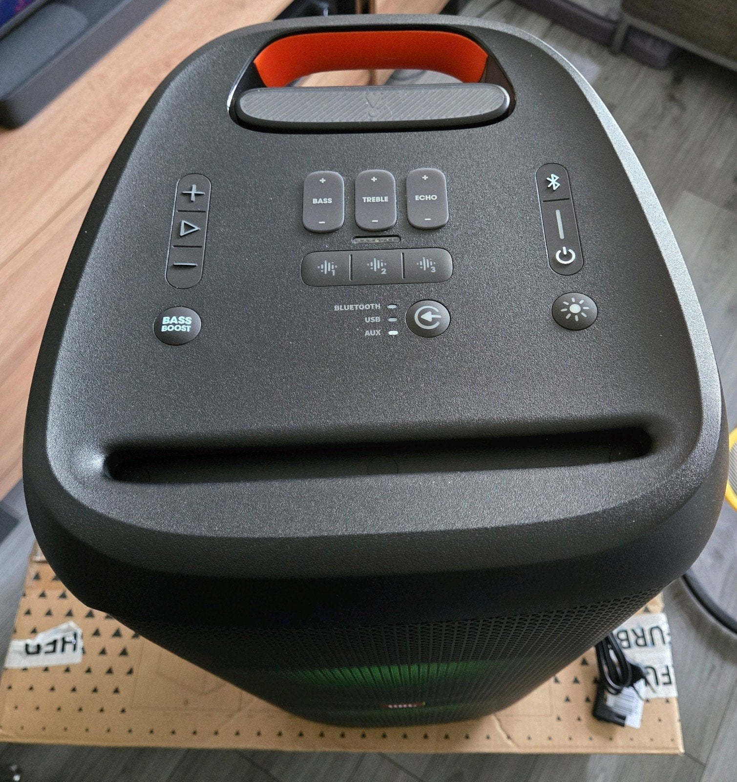 Foto 4 van jbl partybox 310 2 maand oud met factuur en garantie, nieuw