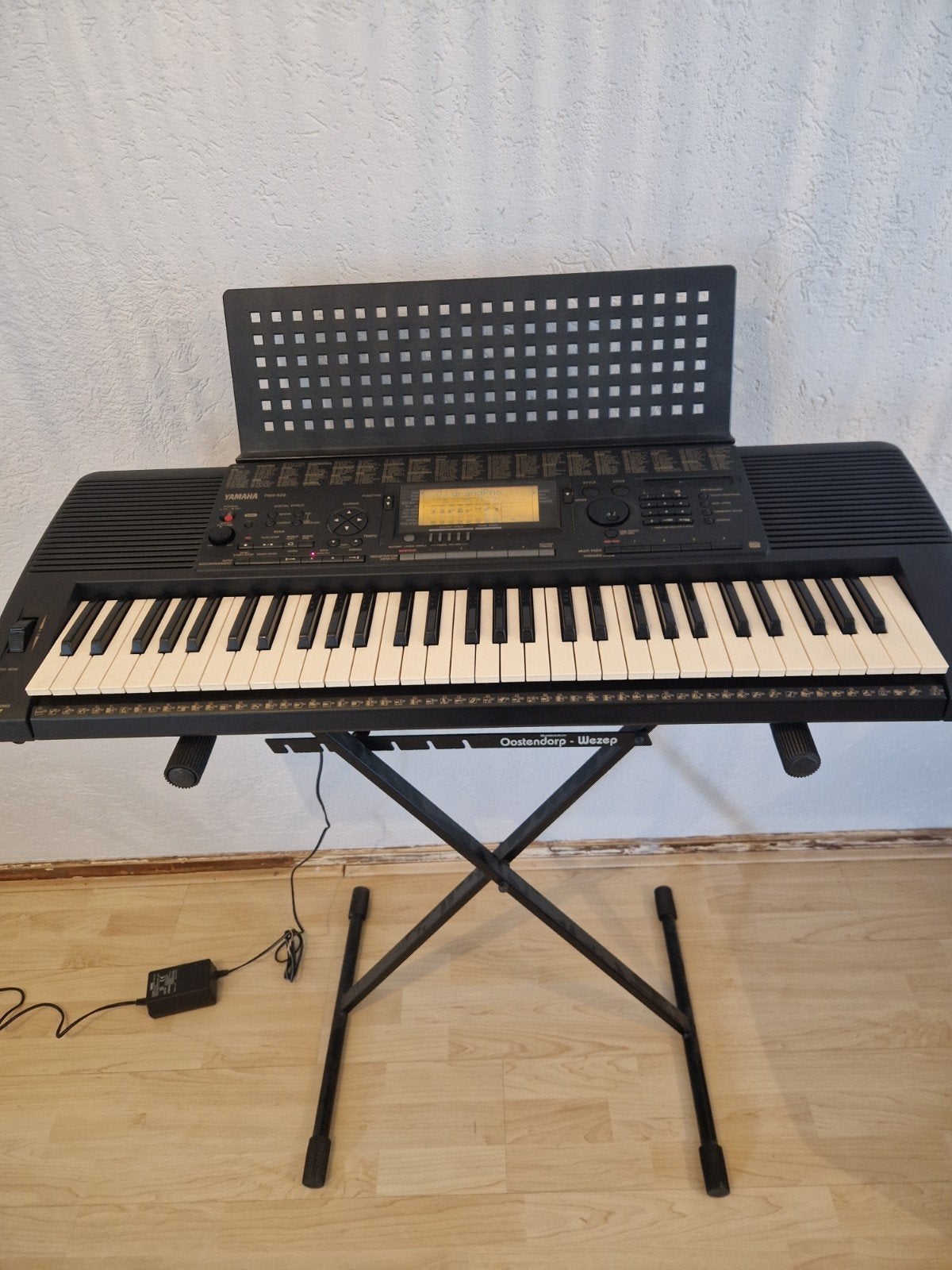 keyboard Yamaha, Ophalen, 61 toetsen, Yamaha, Met standaard