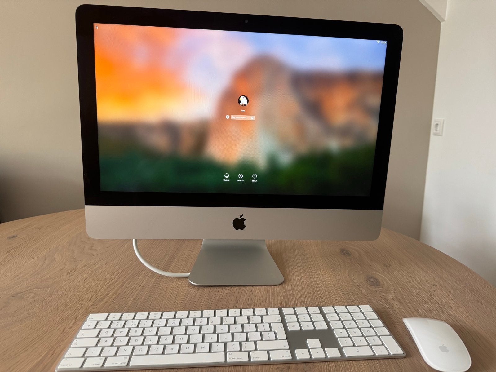 Apple iMac 21.5 inch (2015) - 1.6 GHz Intel Core i5, 8GB RAM, Computers en Software, Apple Desktops, Ophalen of Verzenden, Zo goed als nieuw
