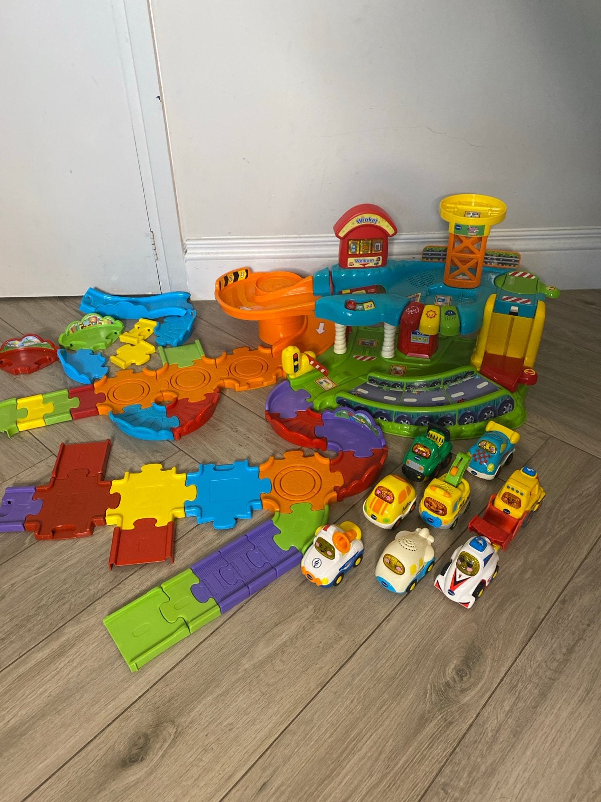VTech Auto Garage met 8 Auto's, Gebruikt, Tel: +33 1 30 09 88 00, Ophalen of Verzenden, V Tech