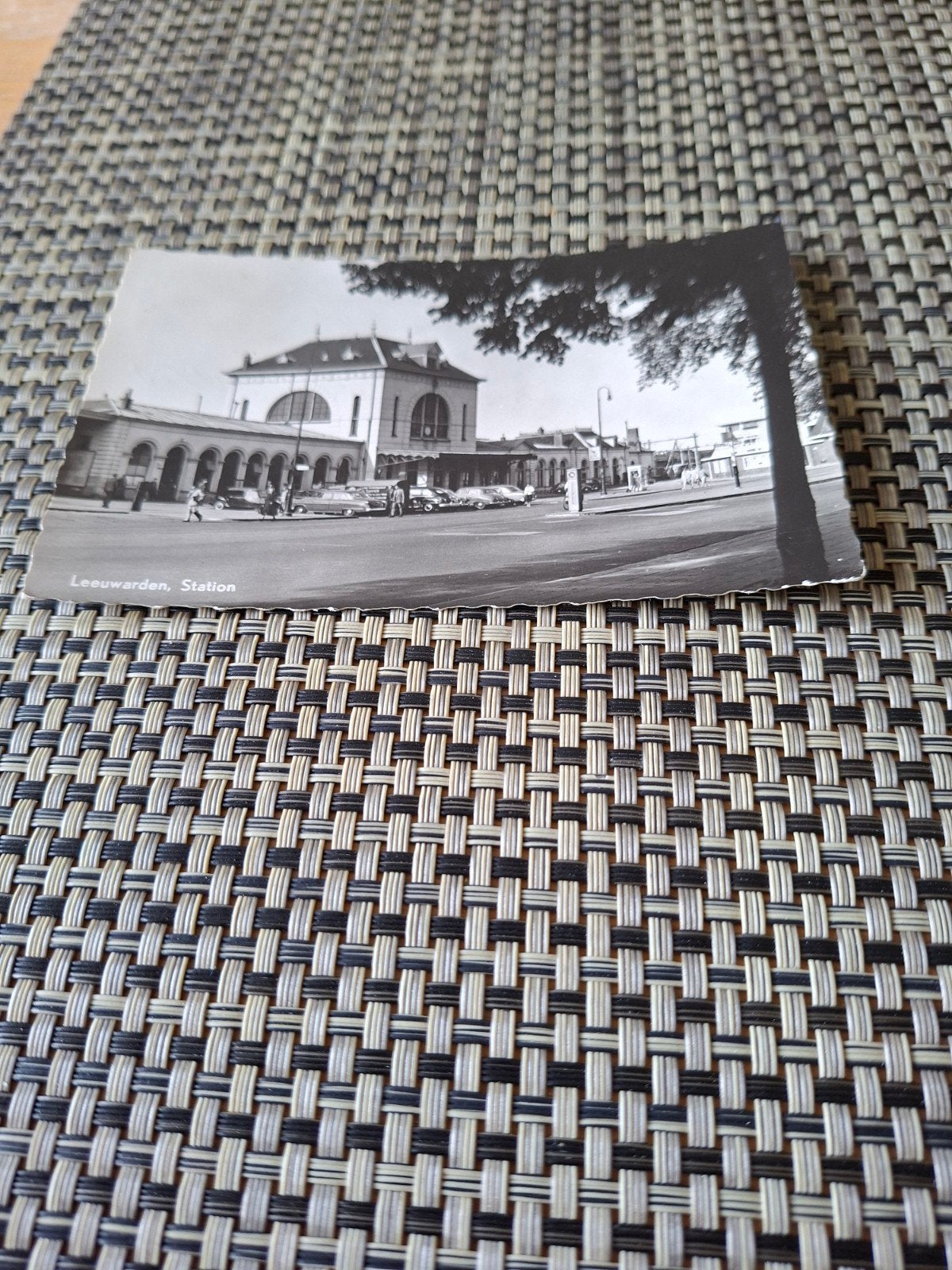 Leeuwarden Station, Verzamelen, Ansichtkaarten | Nederland, Gelopen, Friesland, 1940 tot 1960, Ophalen of Verzenden